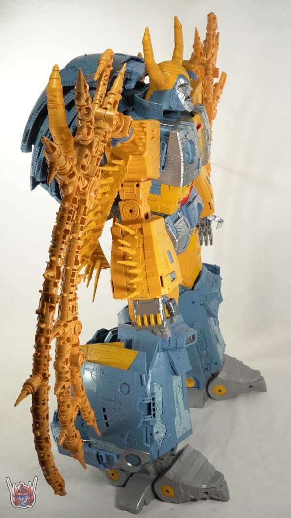 Transformers HasLab War For Cybertron Unicron Review  (41 of 58)